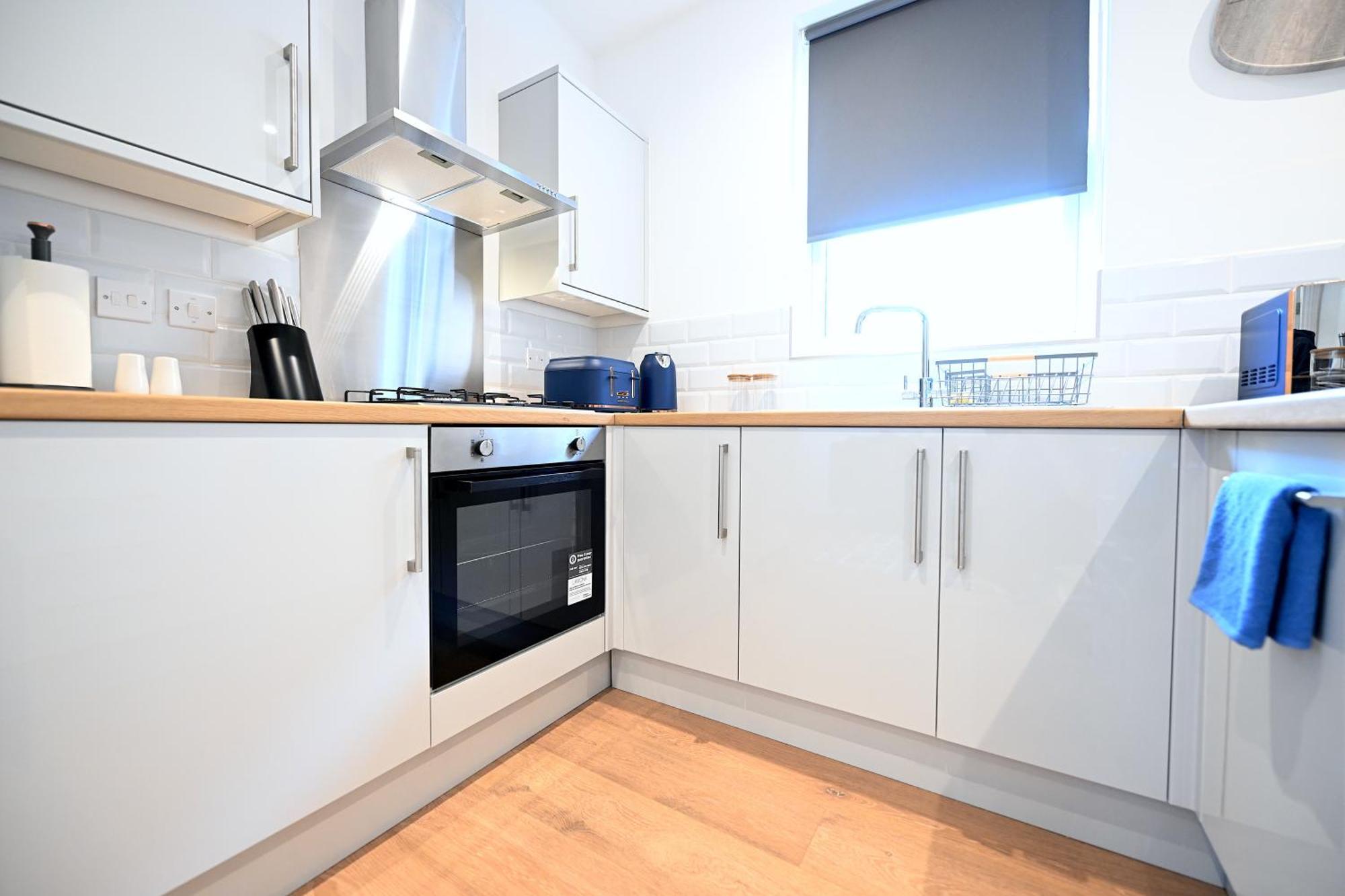 Bright & Large 3 Bed Flat In * Londra
