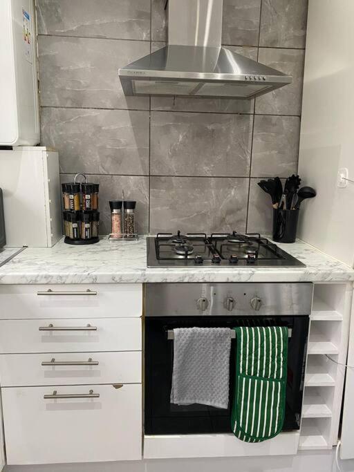 Luxury 2 Bedroom Apartment, Parking, Few Minutes Walk From Wembley Stadium * Londen