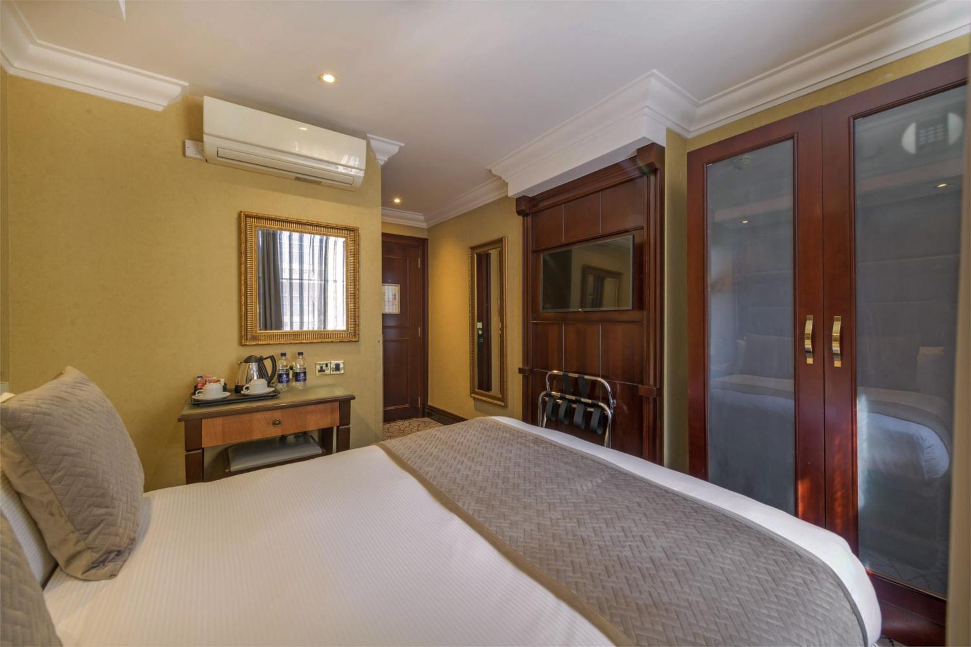 Hyde Park International Hotell 4*