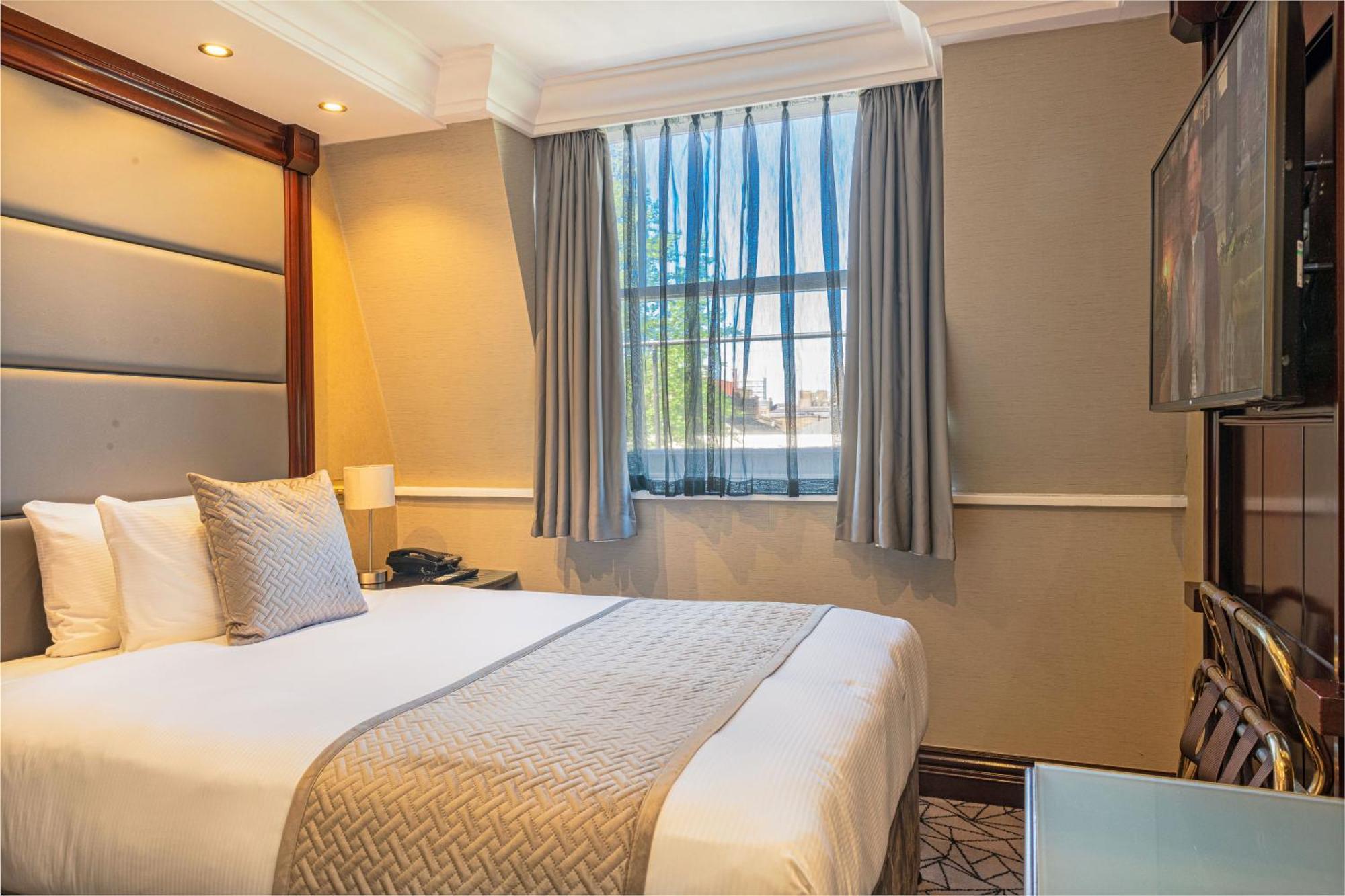 Hyde Park International Hotell 4*