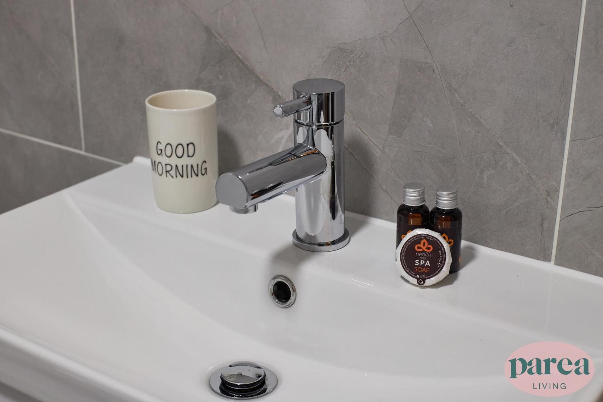 Parea Living - Leytonstone, 2-bedroom Serviced Apartment, Free Parking, Remote Working Appartement Londres