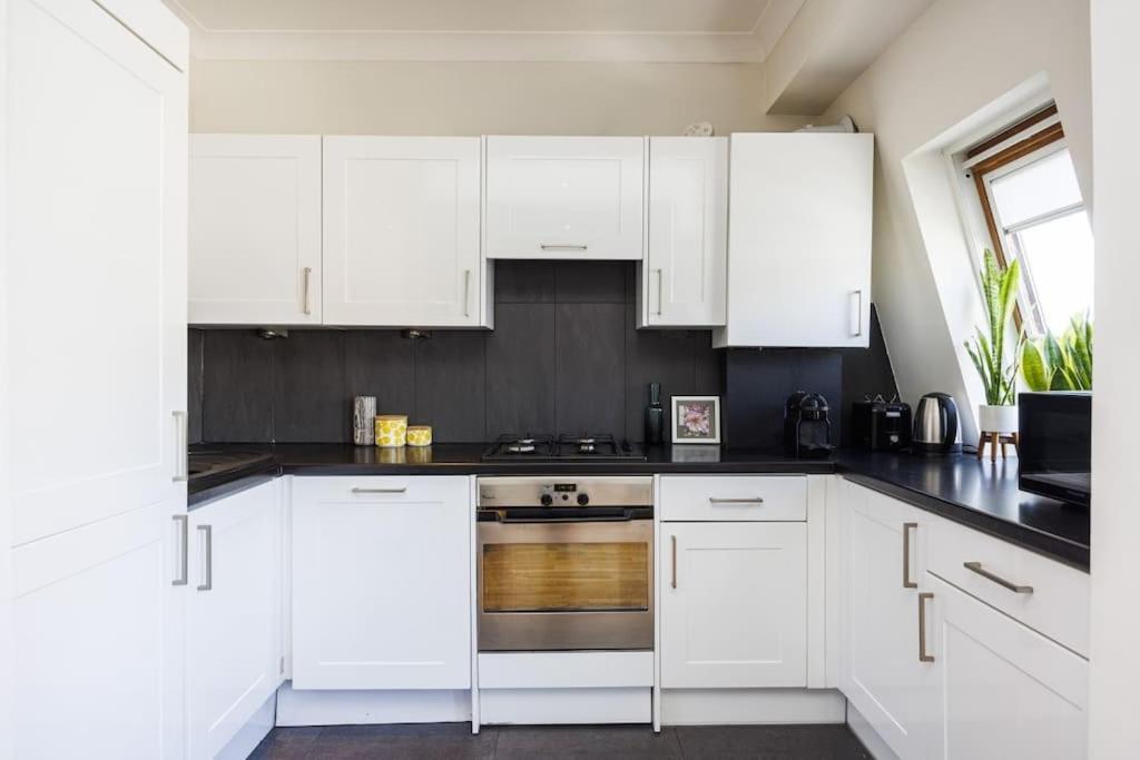 Spacious West - Great Location Appartement