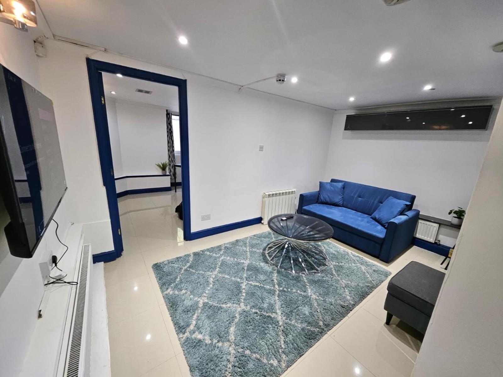 Savers Close To Emirates Stadium! * Londen