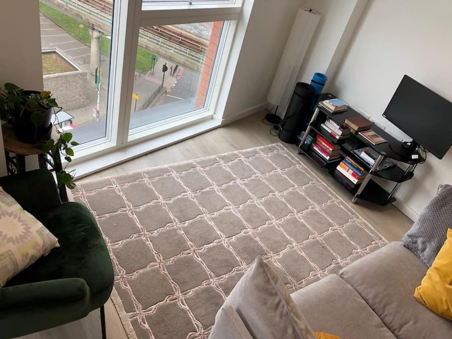 Entire Home/flat. View. Location. Transport.