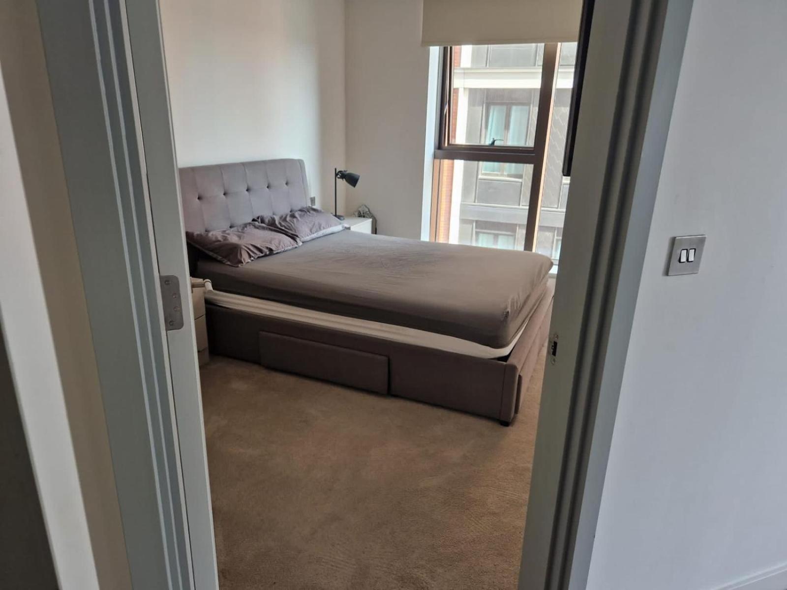 One Luxury Bedroom In Apartment *