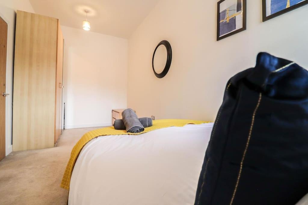 Spacious 2 Bed Flat With Parking -10mins From Apartment London