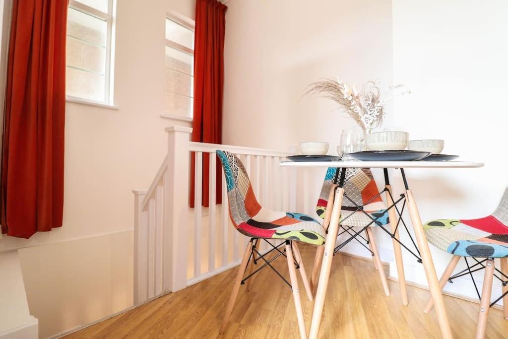 Apartment Spacious 2 Bed Flat With Parking -10mins From