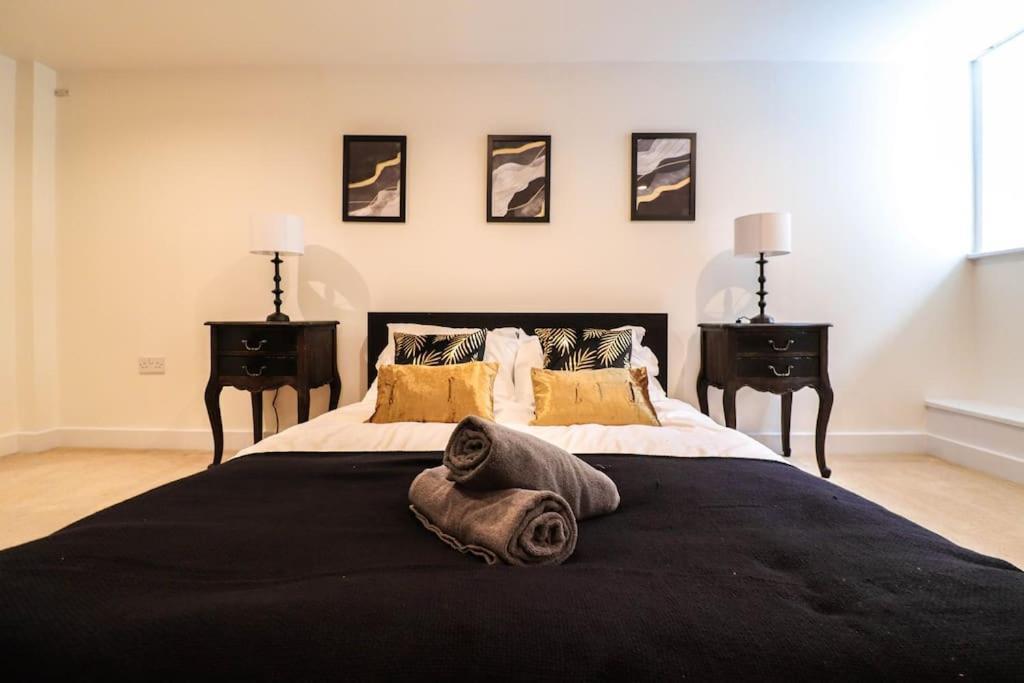 Spacious 2 Bed Flat With Parking -10mins From Apartment London