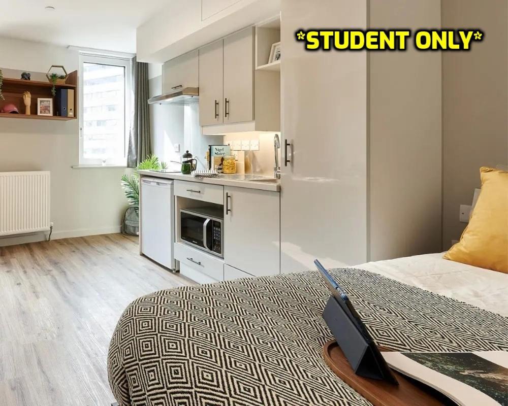 Student Only Zeni Wembley Londen