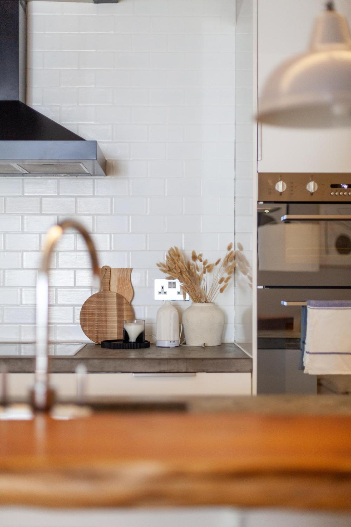 Stylish & Central 2-bed, 2-bath In Notting Hill Londen