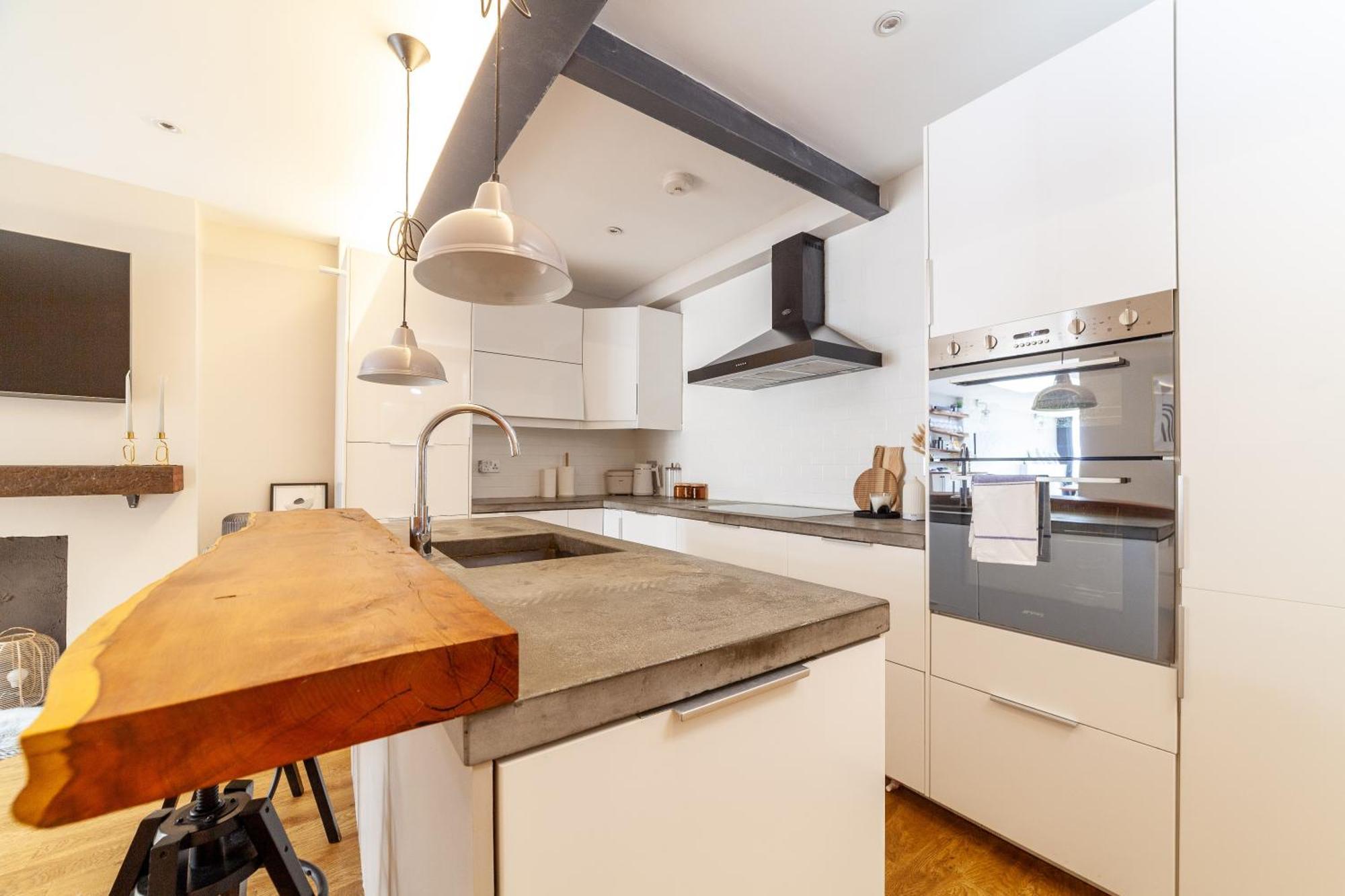 Stylish & Central 2-bed, 2-bath In Notting Hill Londen
