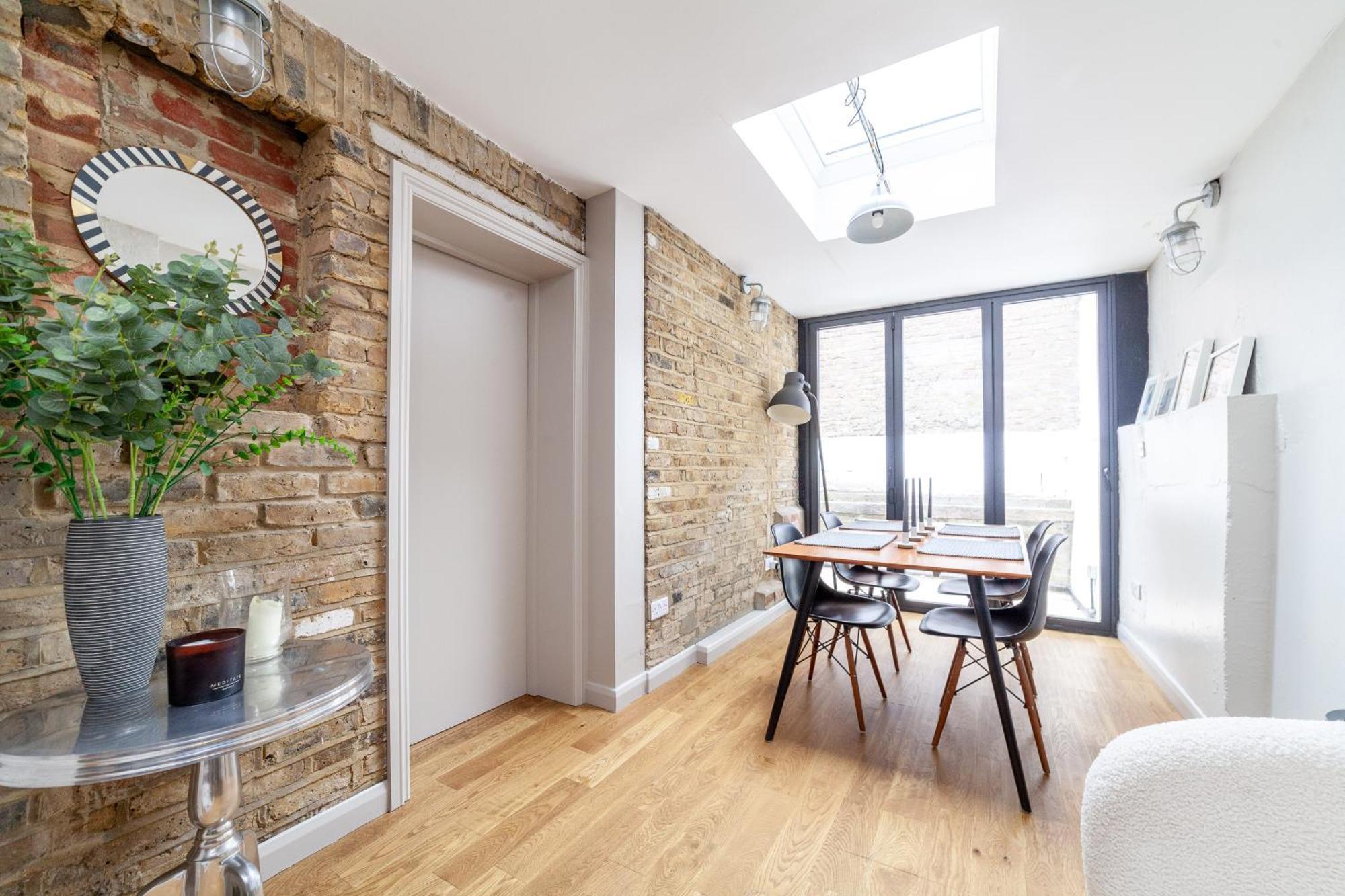 Stylish & Central 2-bed, 2-bath In Notting Hill Londen