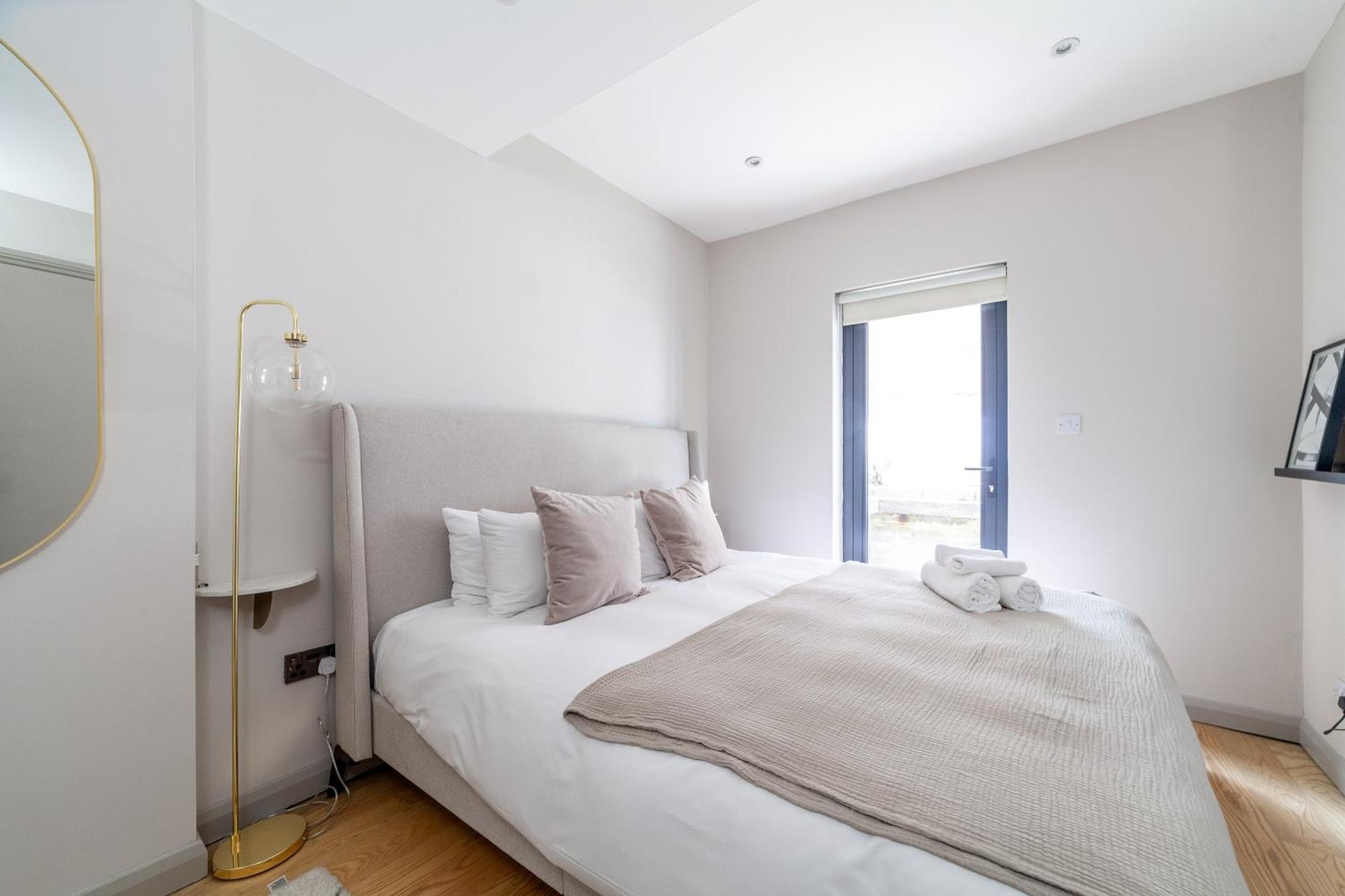 Stylish & Central 2-bed, 2-bath In Notting Hill * Londen
