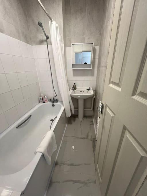 Apartment Ground Floor One Bedroom Flat *