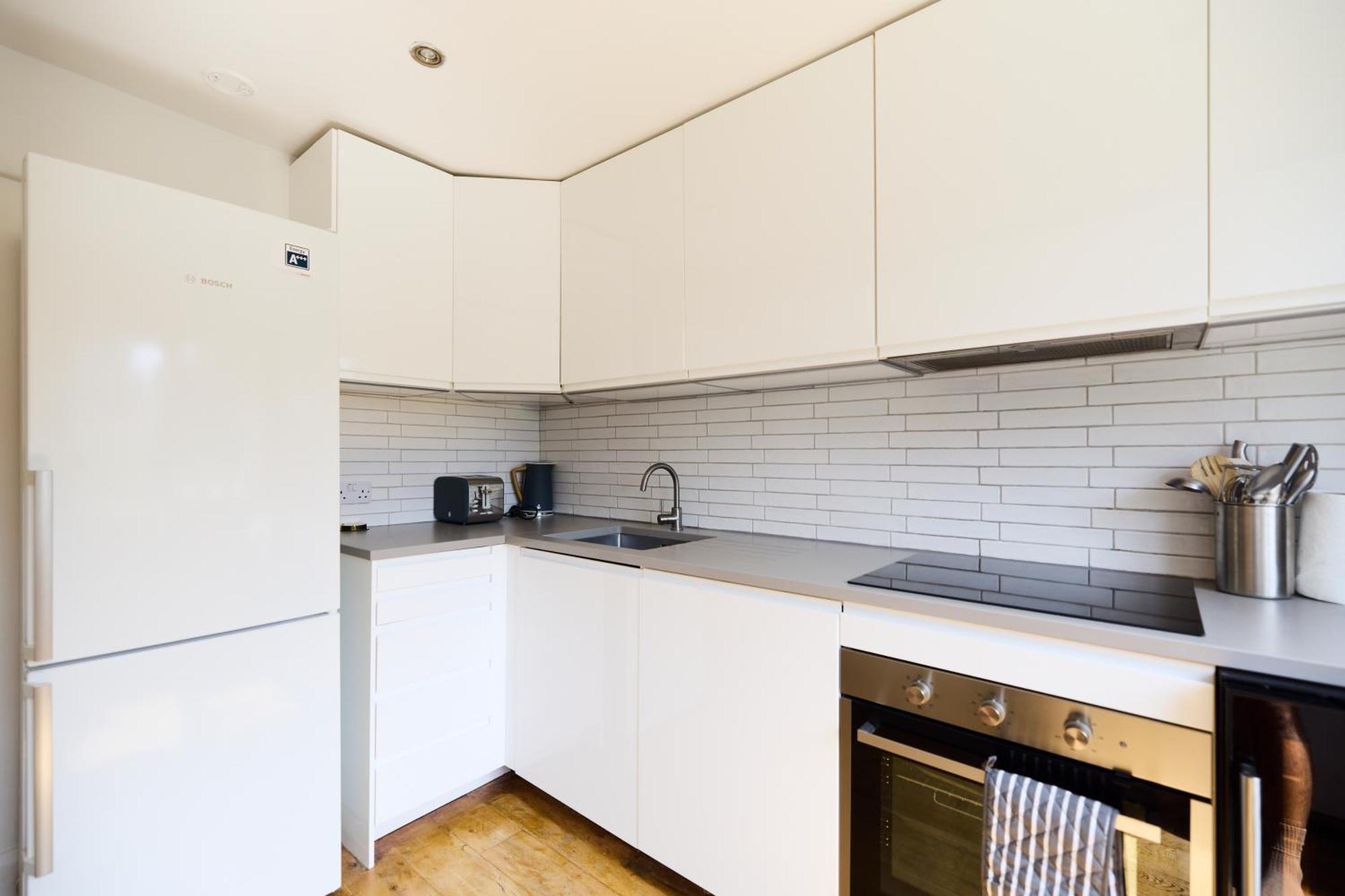 The Waterlow Park Wonder - Trendy 2bdr With Study And Patio Lägenhet