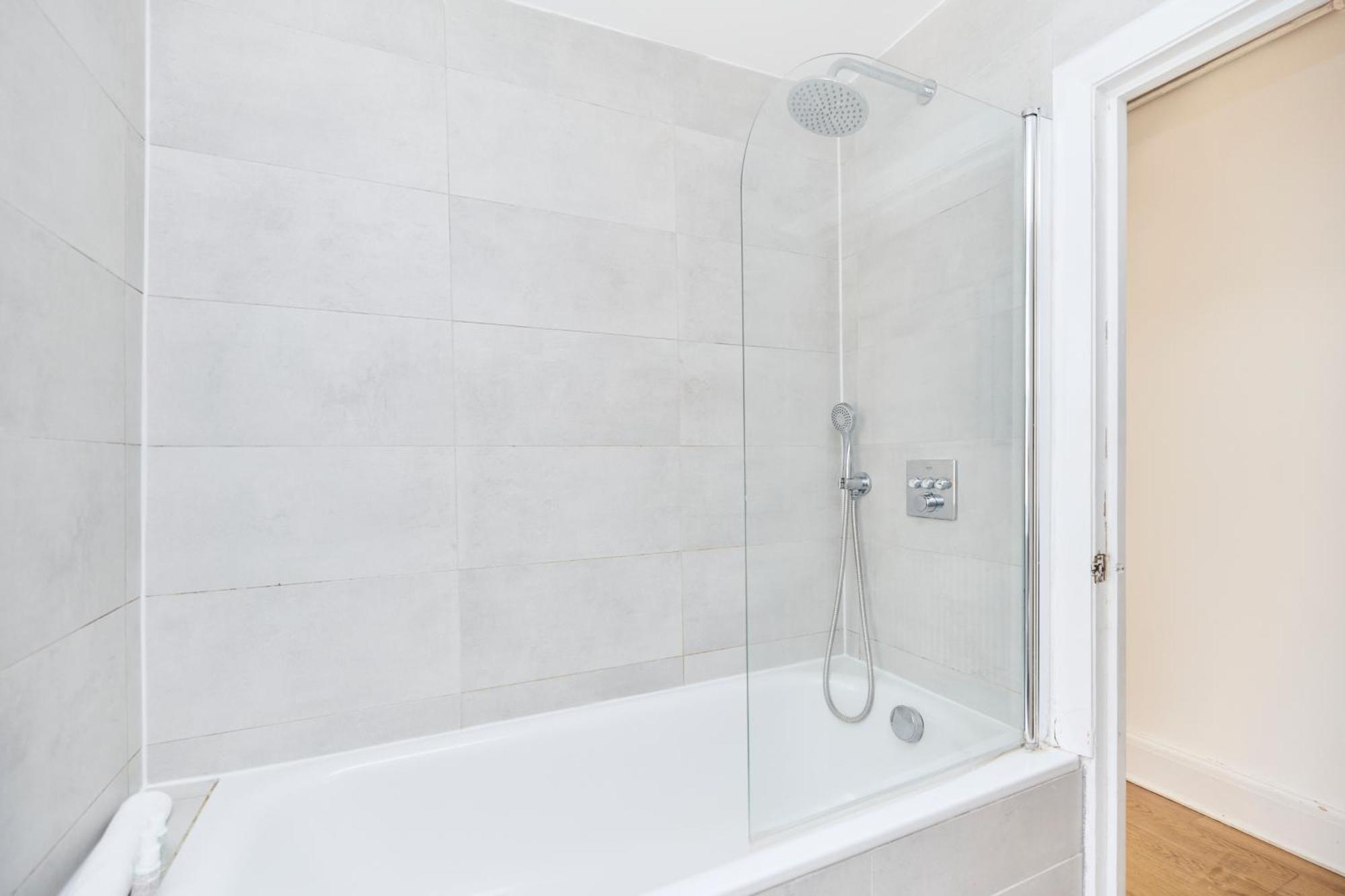 The Waterlow Park Wonder - Trendy 2bdr With Study And Patio Lägenhet London