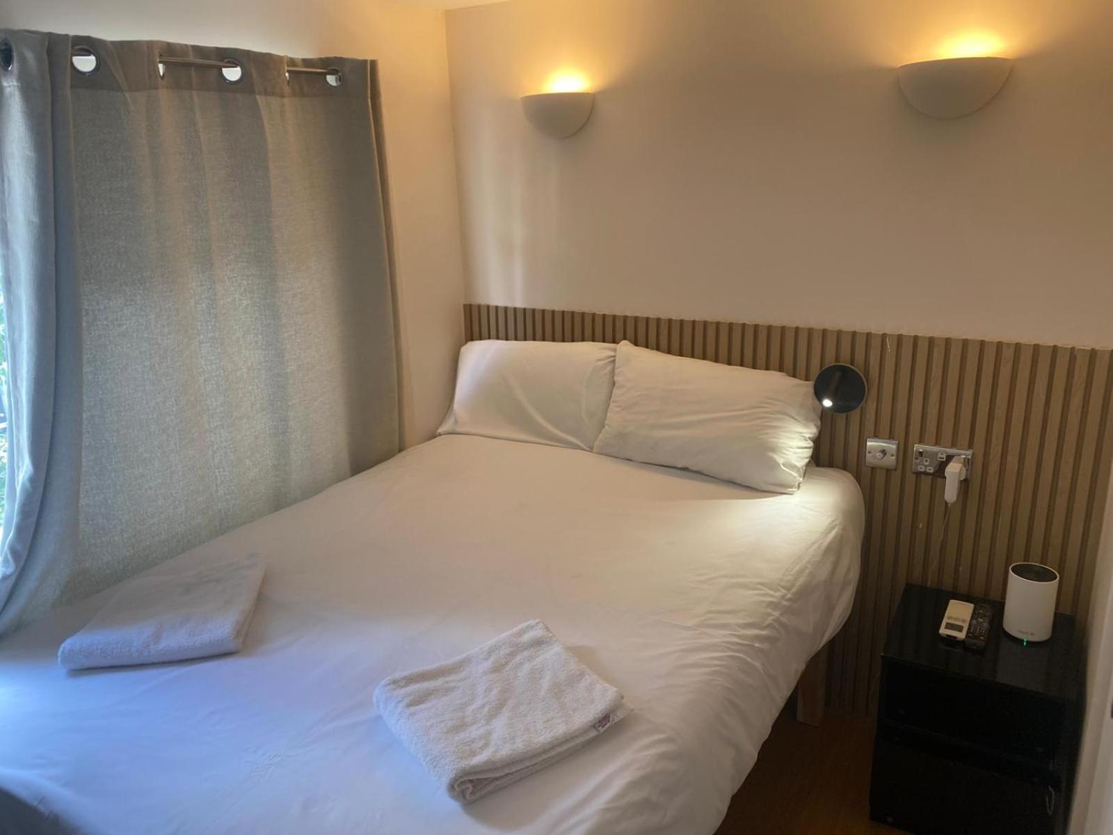 Hotel Exhibition Court 4 2*