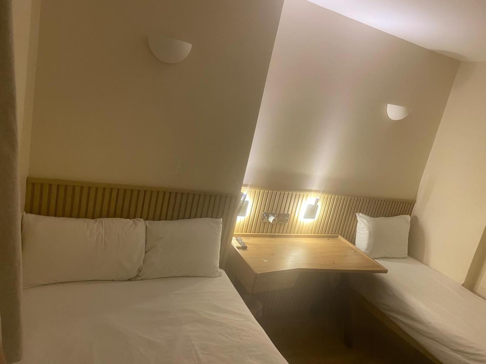 Hotel Exhibition Court 4 London
