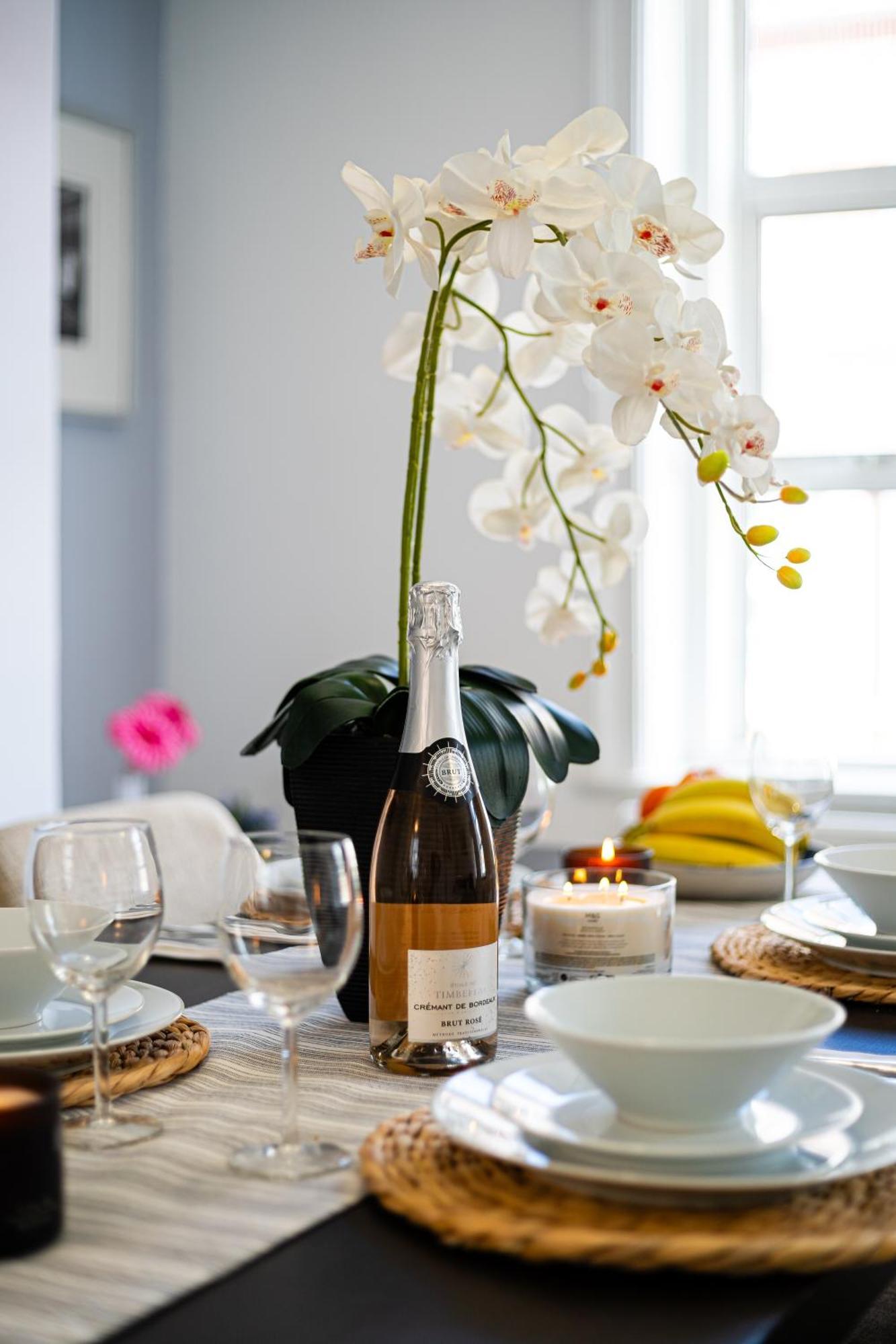 Selfridges Parkside Haven - 2 Bedroom Apartment