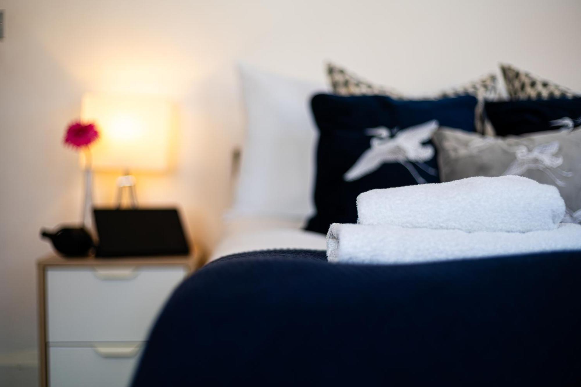 Selfridges Parkside Haven - 2 Bedroom Apartment *