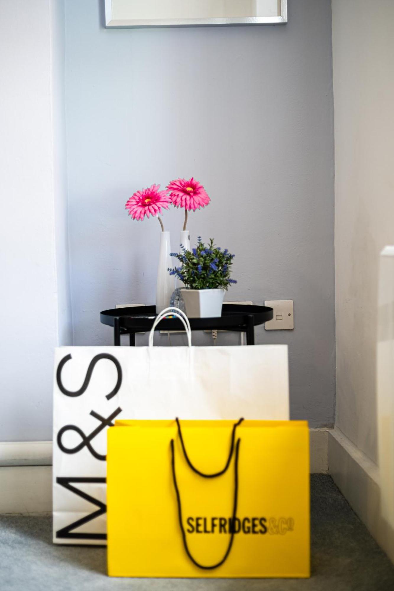 Selfridges Parkside Haven - 2 Bedroom Apartment