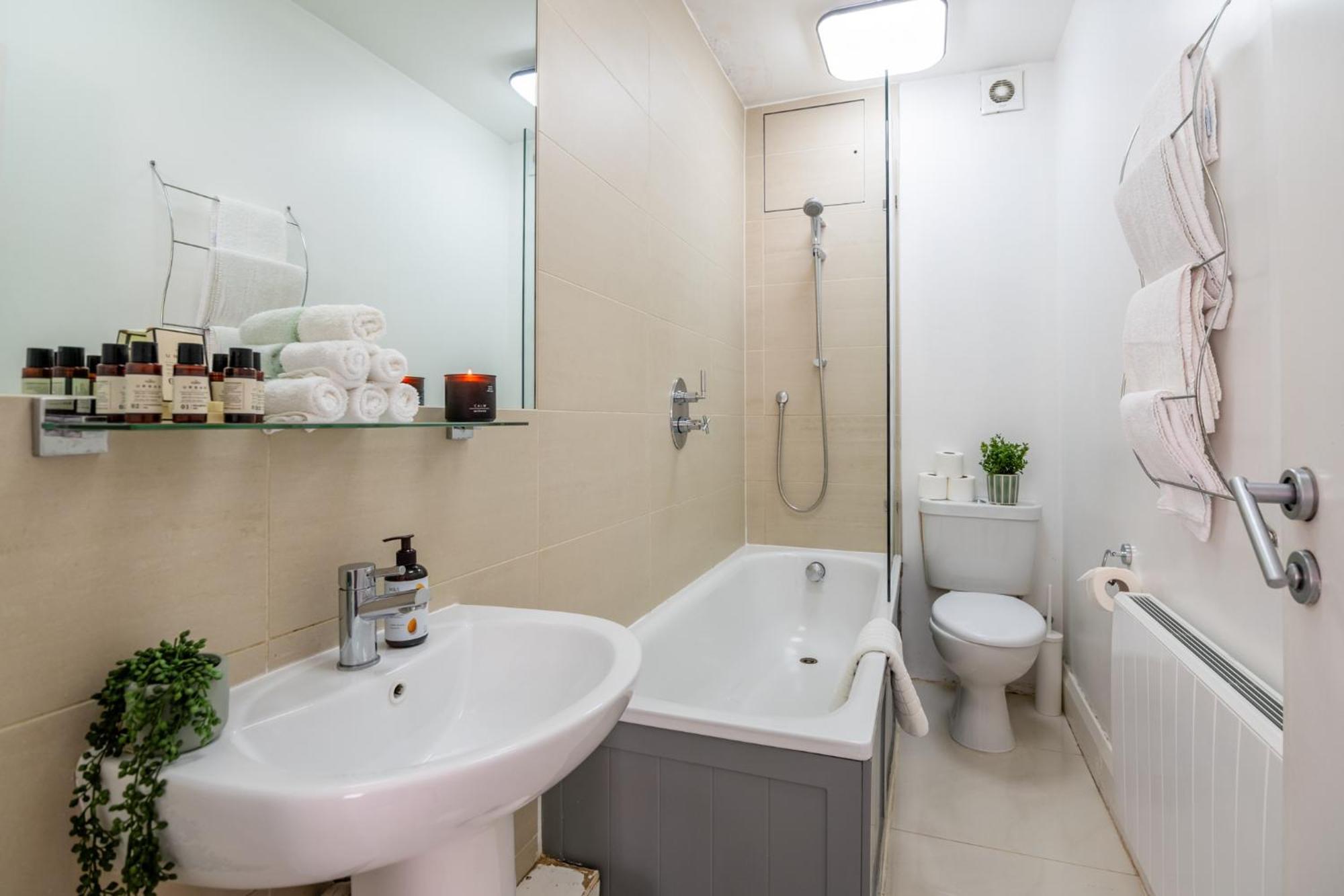 Selfridges Parkside Haven - 2 Bedroom Apartment Apartment London