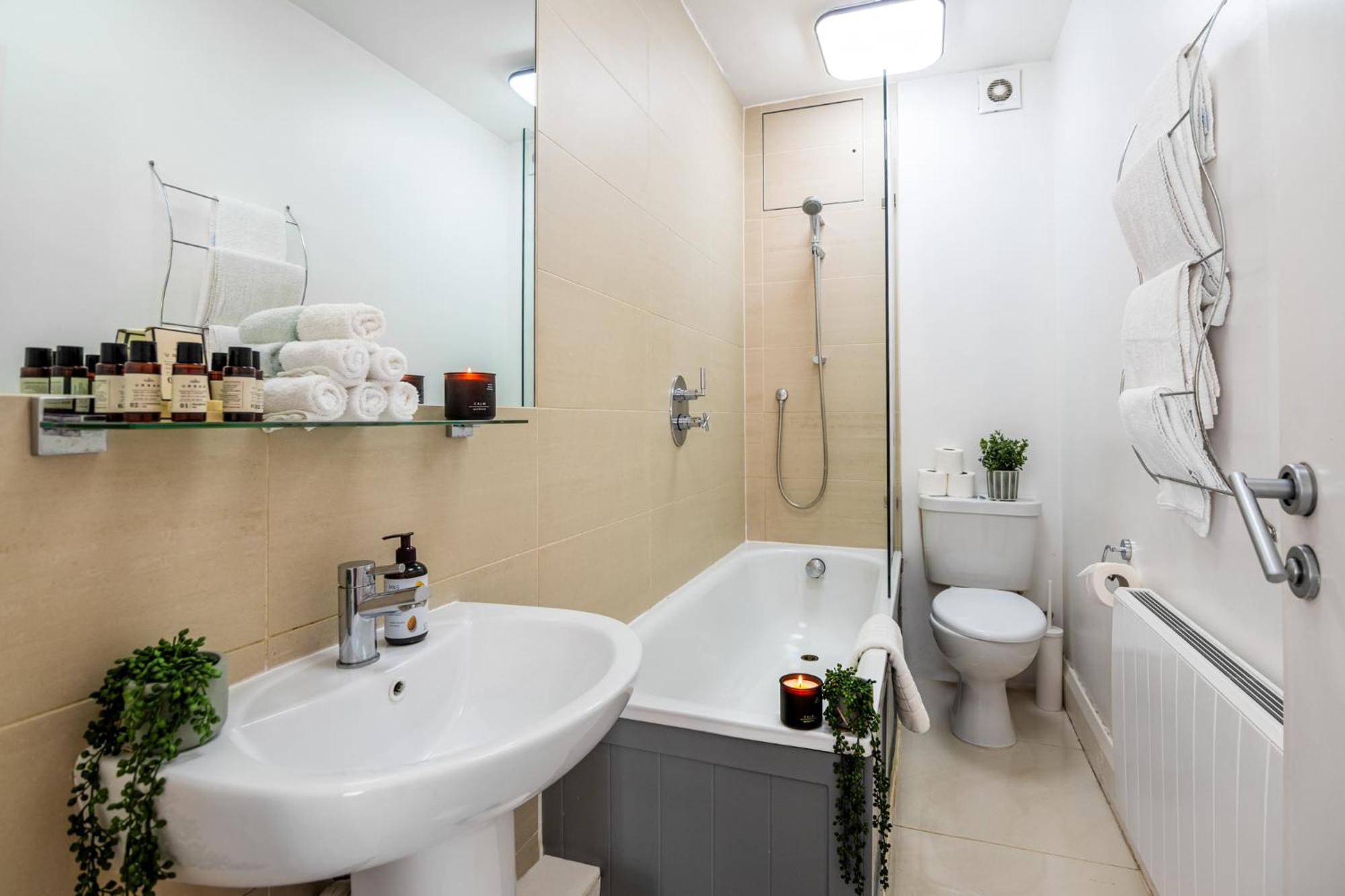 Selfridges Parkside Haven - 2 Bedroom Apartment *