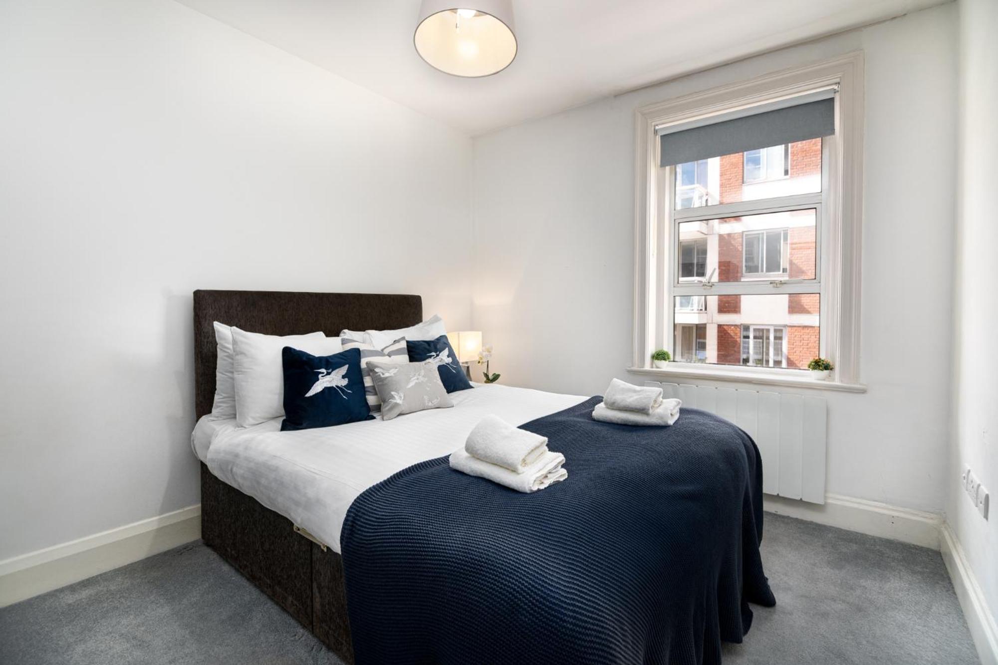 Selfridges Parkside Haven - 2 Bedroom Apartment *