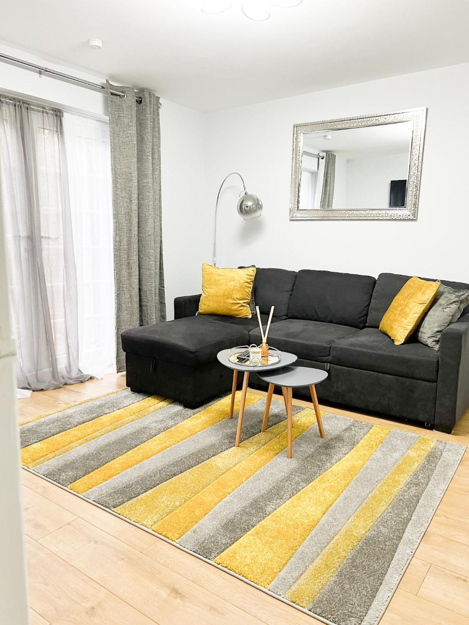 Beautiful In Beckton With Private Entrance And Garden Londen