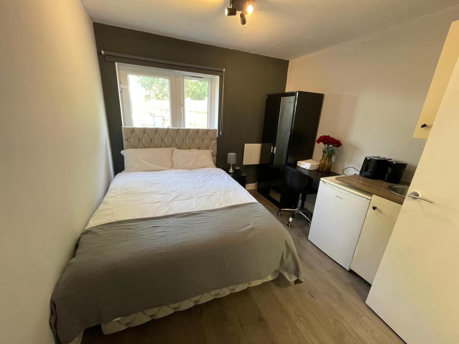 Letzi Private En-suite Near Wembley * Londen