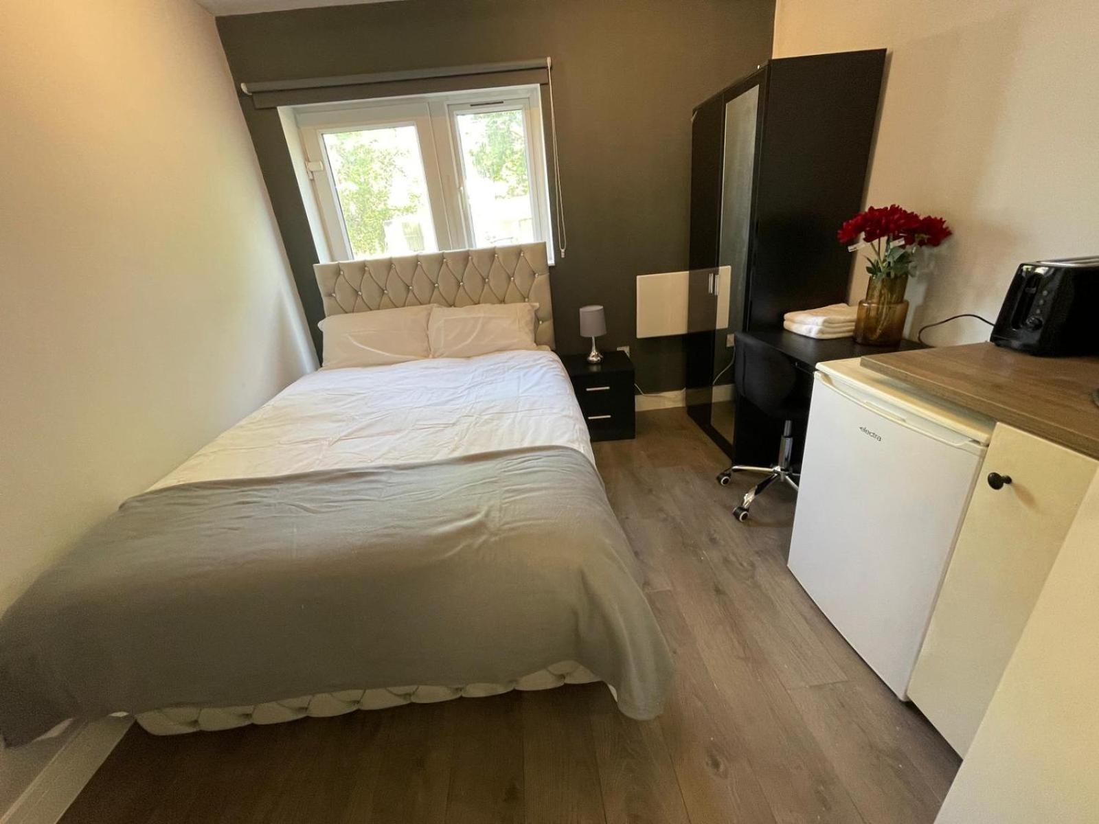 Letzi Private En-suite Near Wembley * Londen
