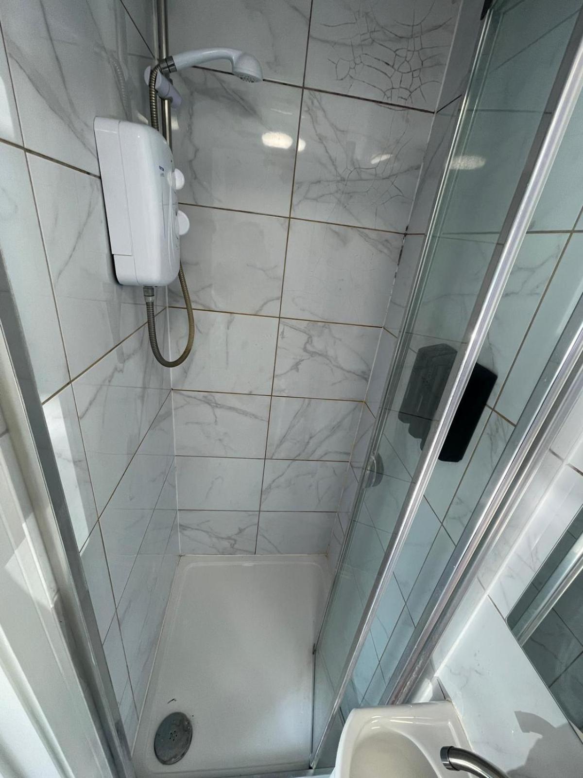 Letzi Private En-suite Near Wembley Accommodatie bij particulieren *