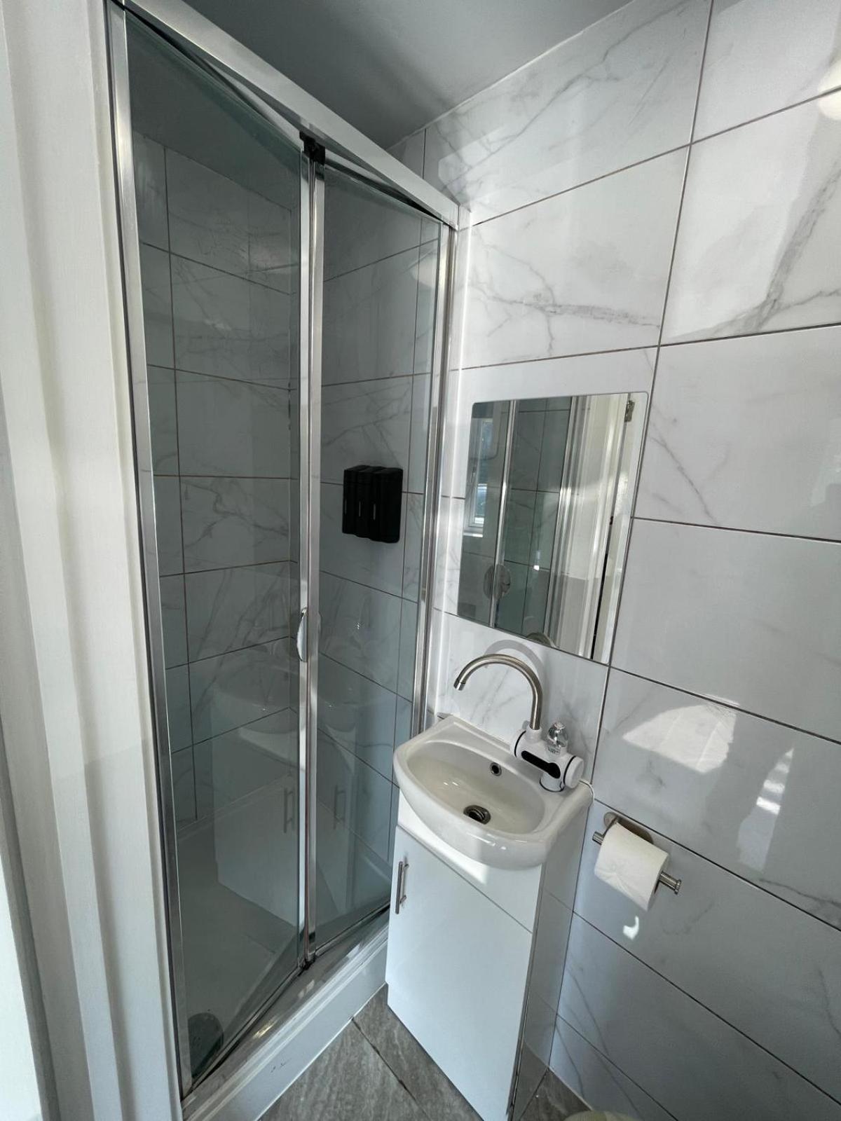 Accommodatie bij particulieren Letzi Private En-suite Near Wembley *