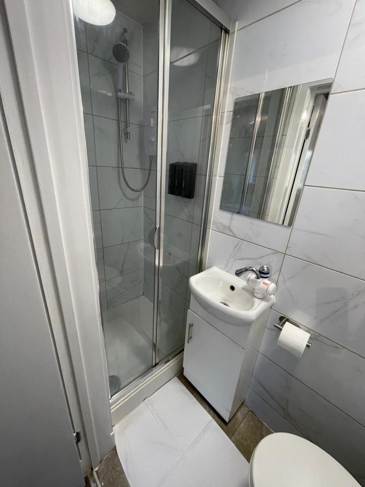 Letzi Private En-suite Near Wembley Accommodatie bij particulieren *