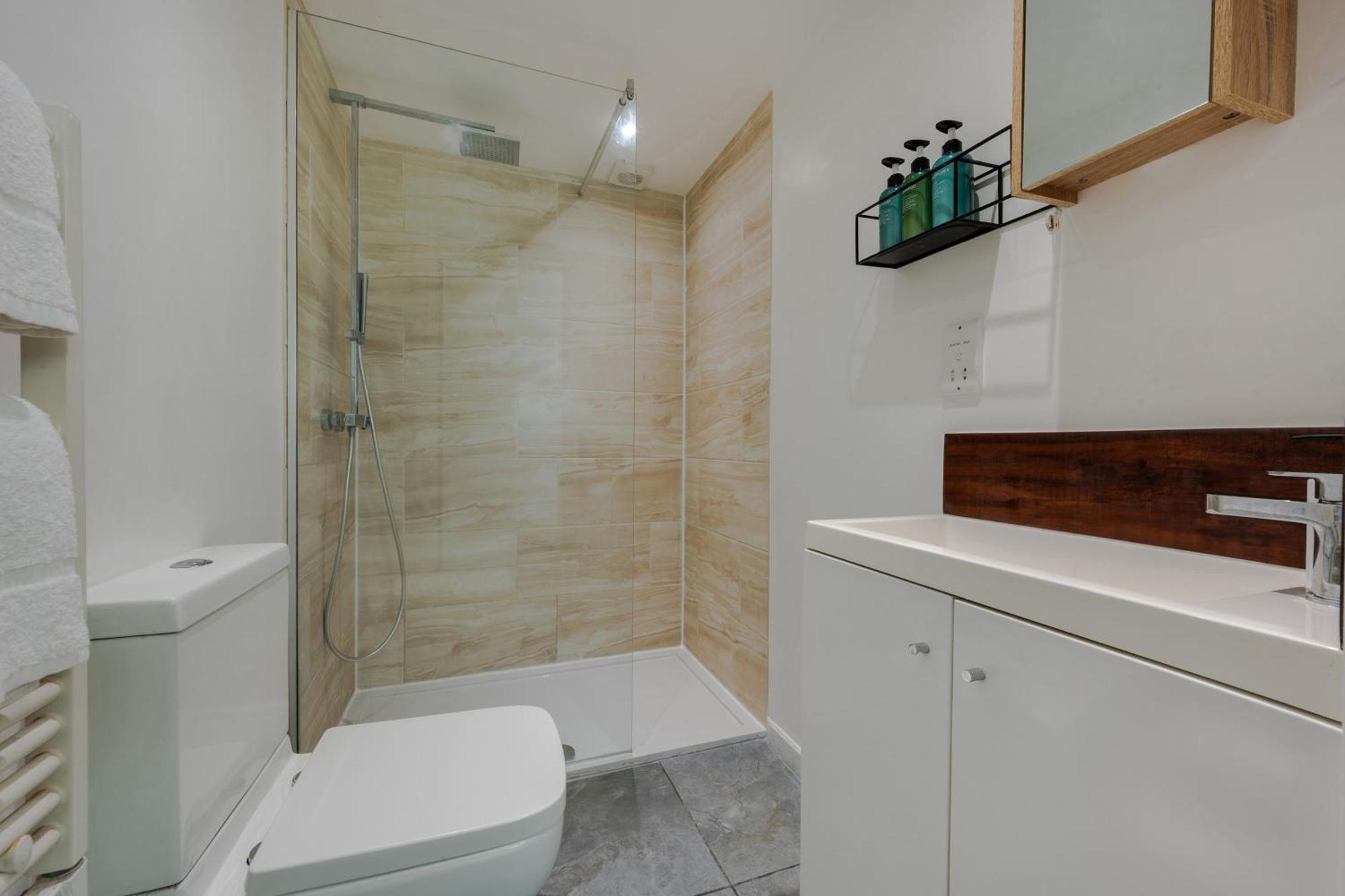 Stylish Two Bedroom By With Garden Lejlighed