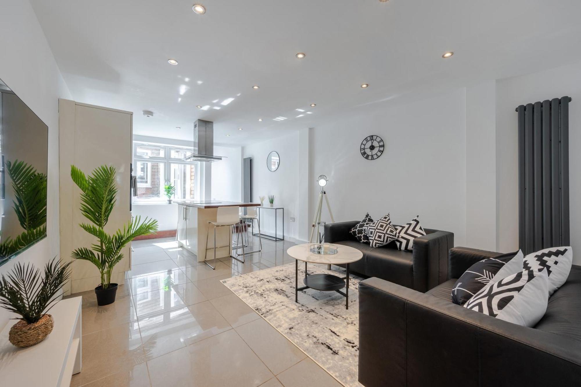 Lejlighed Stylish Two Bedroom By With Garden *