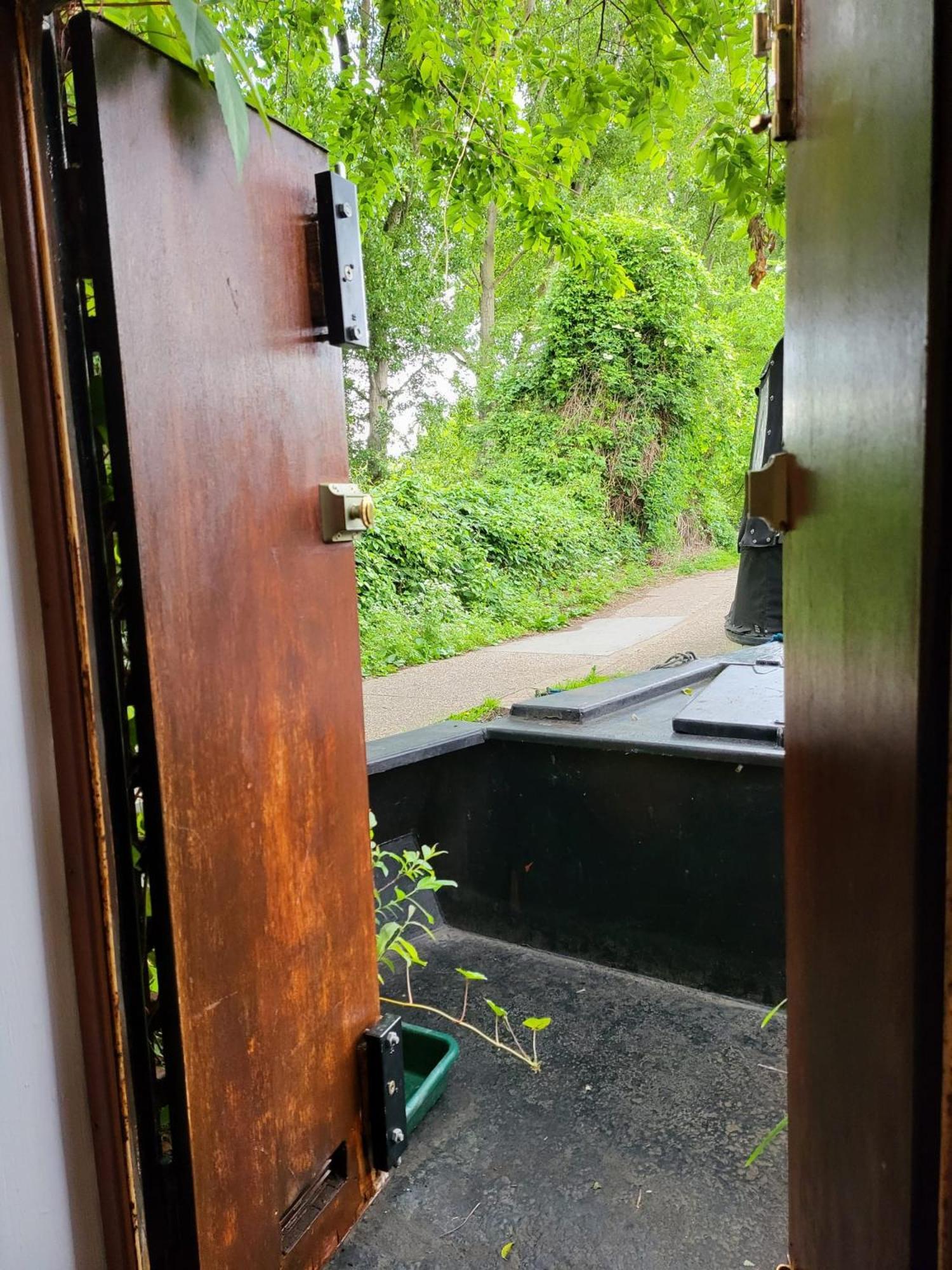 Lovely Canal Boat In Little Venice By Paddington For Family & Friends Båter