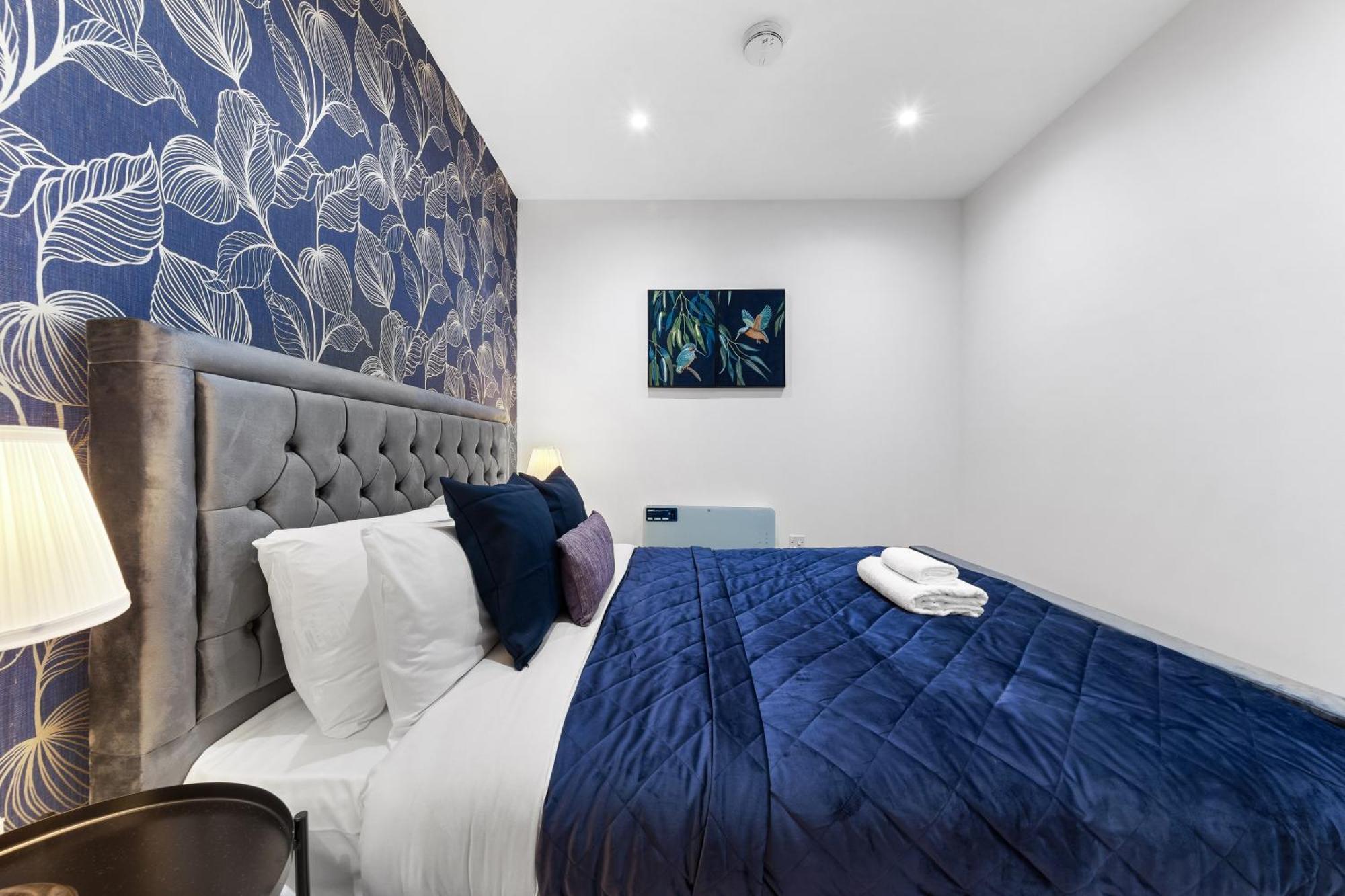 Modern One Bedroom Flat - Sleeps 5 -near Heathrow - Ub3 * London