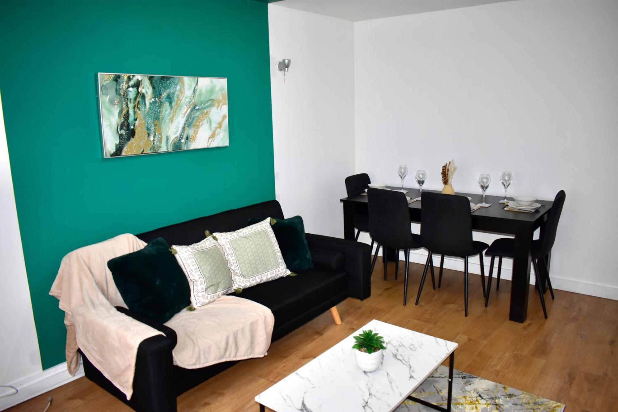 Luxury 2 Bedroom Apartment, Parking, Few Minutes Walk From Wembley Stadium * Londen