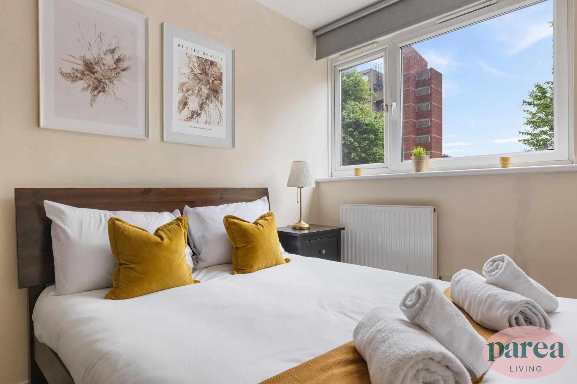 Parea Living - Cosy Flat With Skyline Views Beside Canary Wharf London