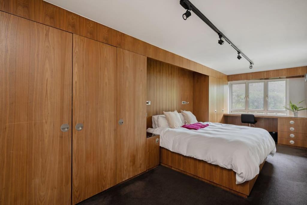 Deluxe 2-bed With 24 Hour Security & Private Terrace Lägenhet