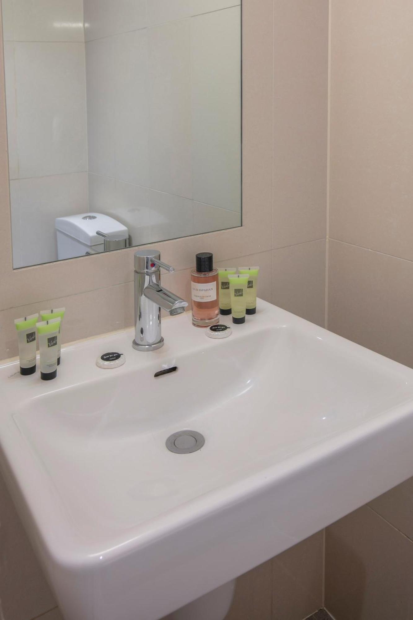 Queensway Hotel, Sure Collection By Western Hotell 3*
