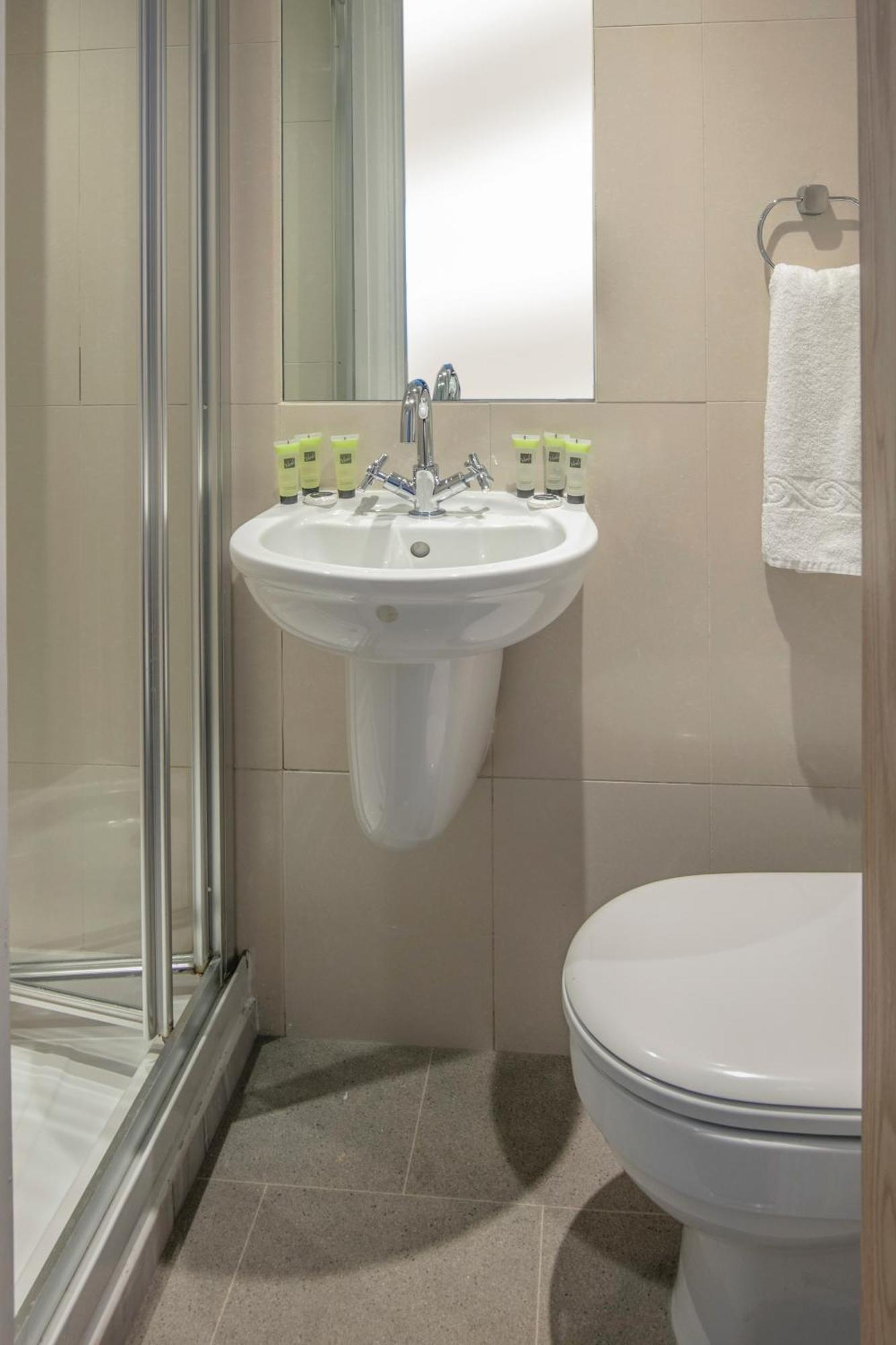 Hotell Queensway Hotel, Sure Collection By Western London