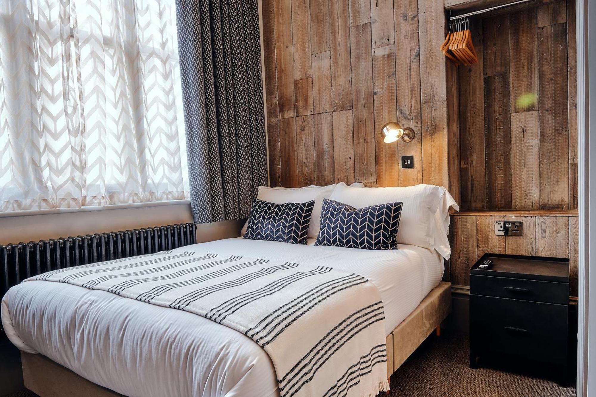 Gasthof The Black Lion Pub & Boutique