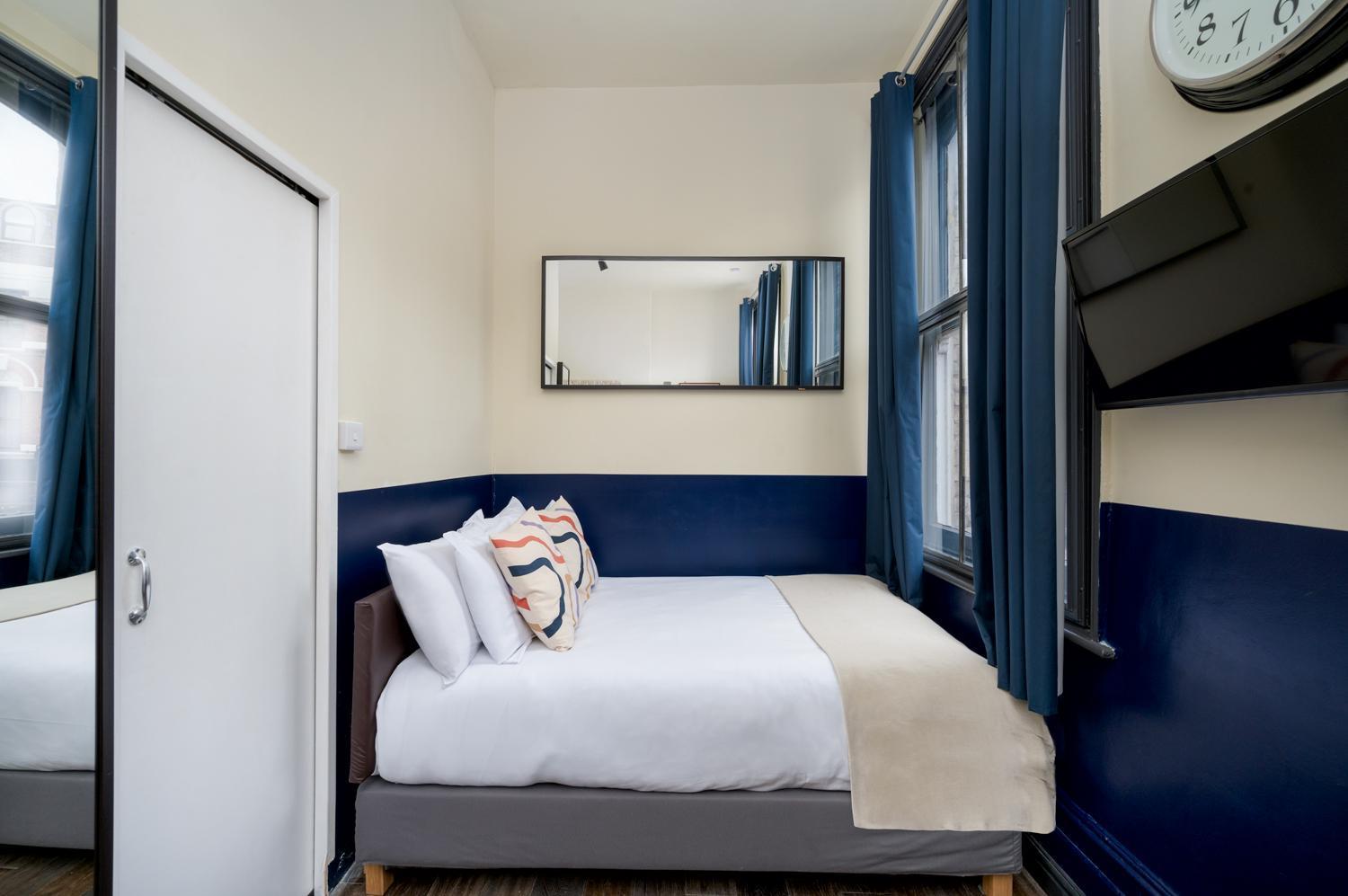 Apartment D8 House London
