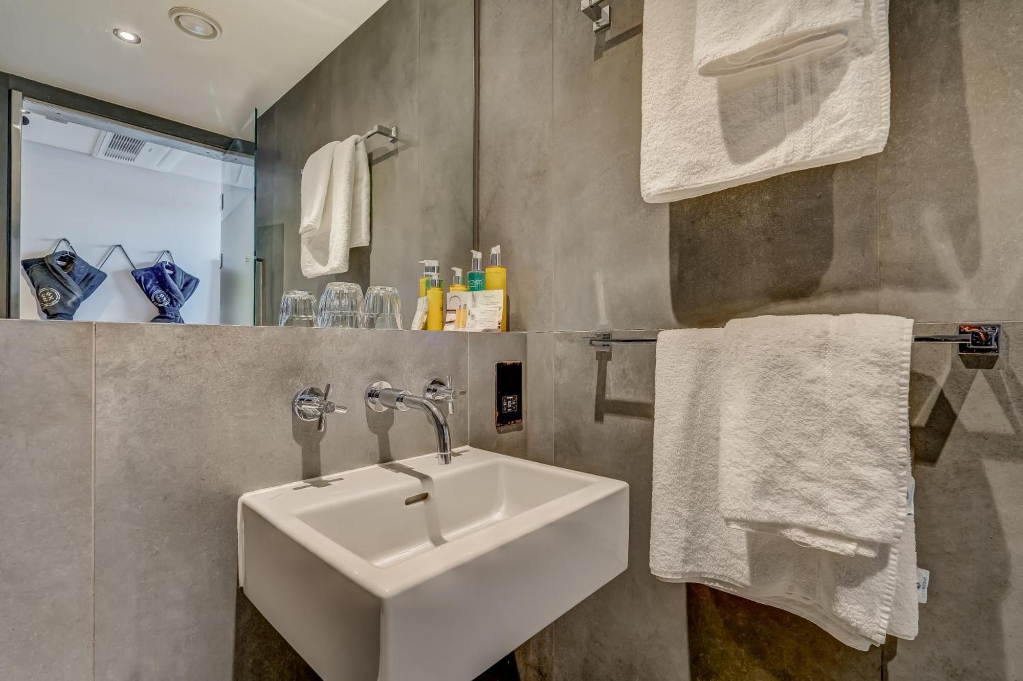 Hotel New Road 4*