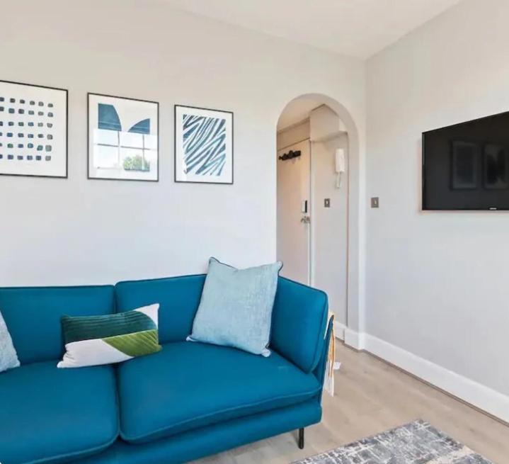 73 Oakley Square London
