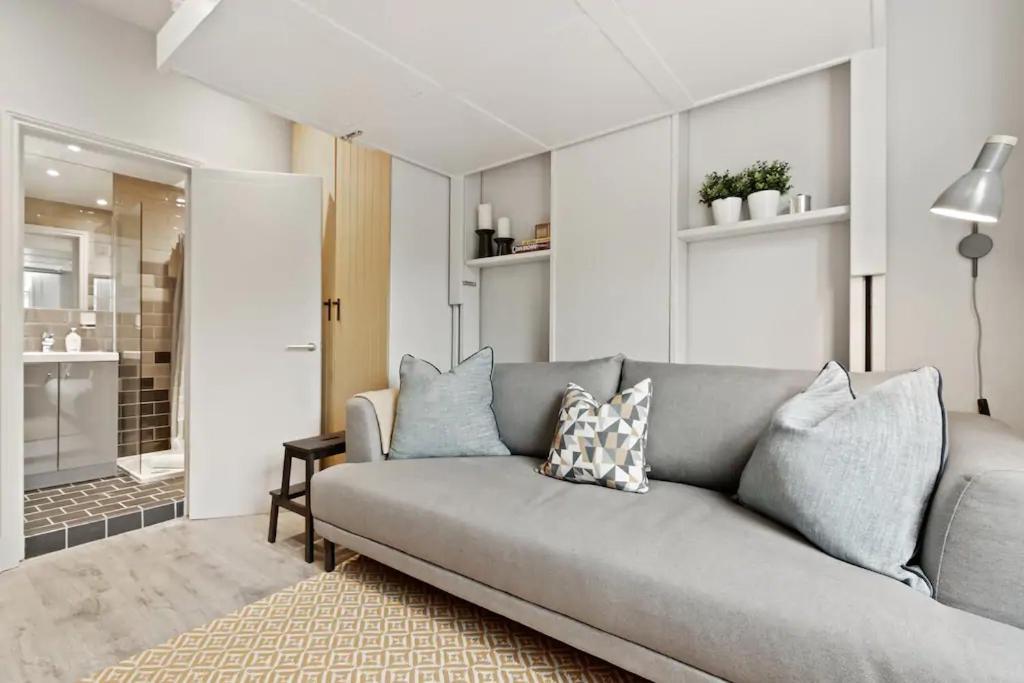 73 Oakley Square * London