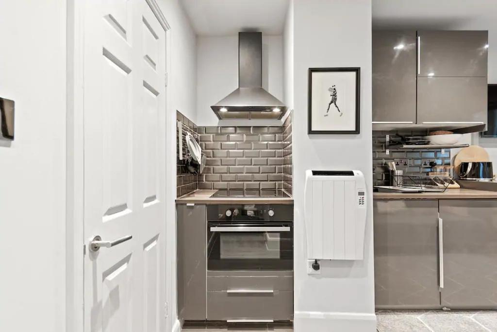 73 Oakley Square *