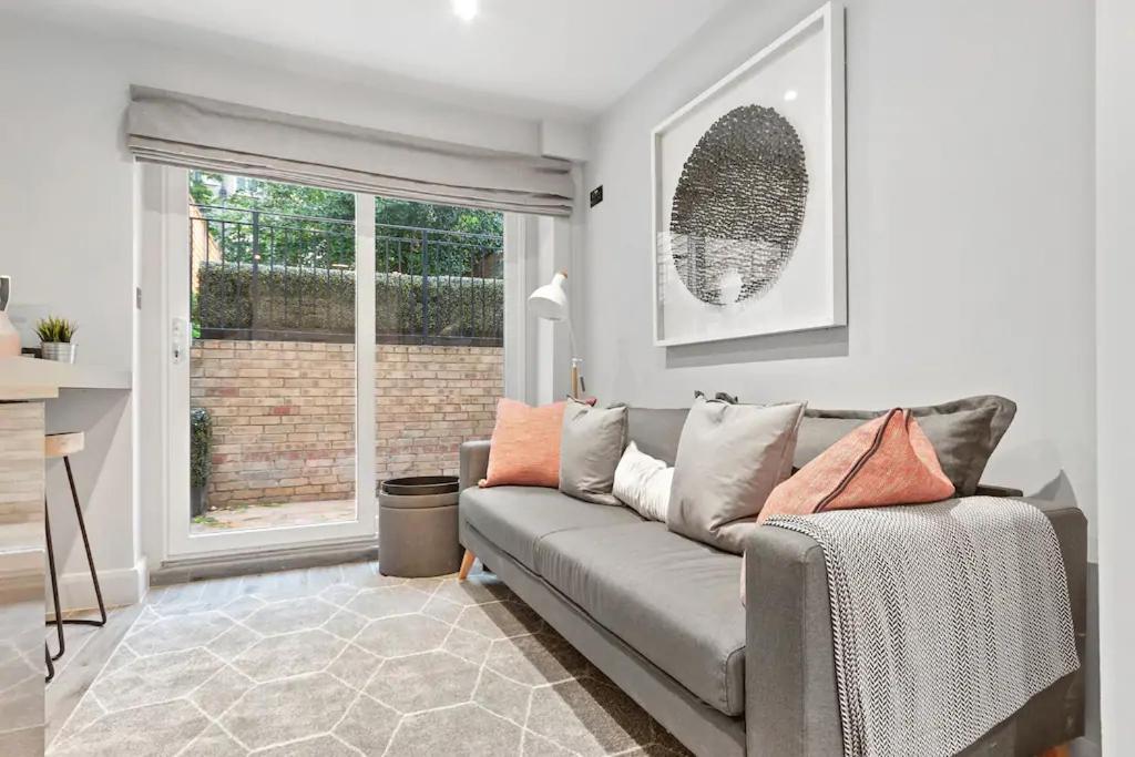 73 Oakley Square London